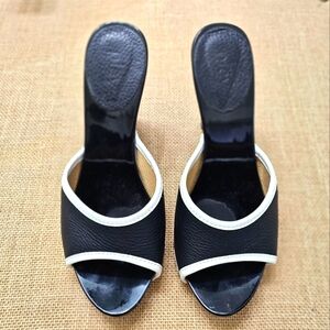 Plëy Black Platform Soria Lacado Mule Size 39/8